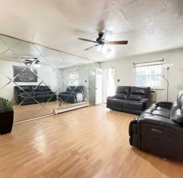 30 Real Estate Listings On Zillow That Were So Bad, They Went Viral On These Instagram Pages