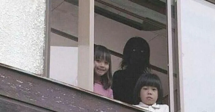 Cursed_photobomb
