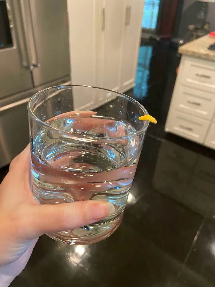 ¿Alguien quiere agua con limón?