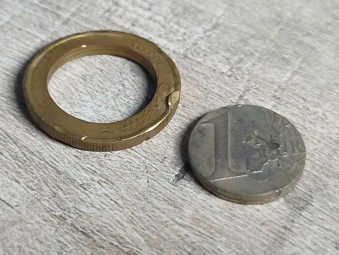 Mi moneda de 1 euro se desmontó 