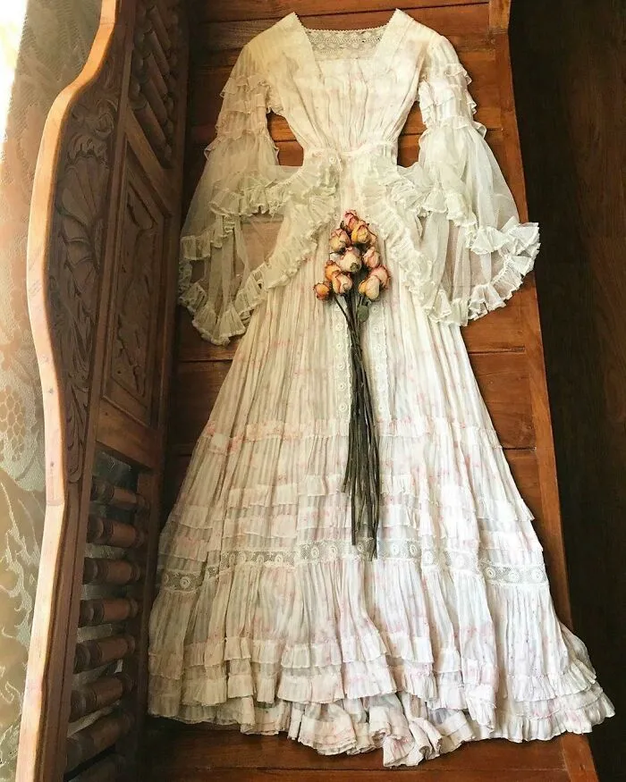Ayer conseguí este vestido eduardiano. Simplemente es demasiado bonito para no compartirlo