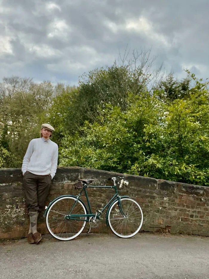 Mi atuendo de ciclista vintage  y la bicicleta vintage (1958) que yo mismo restauré