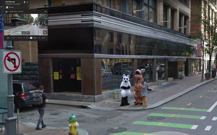 Tras una convención de furries nos llega este tesoro de Google Maps