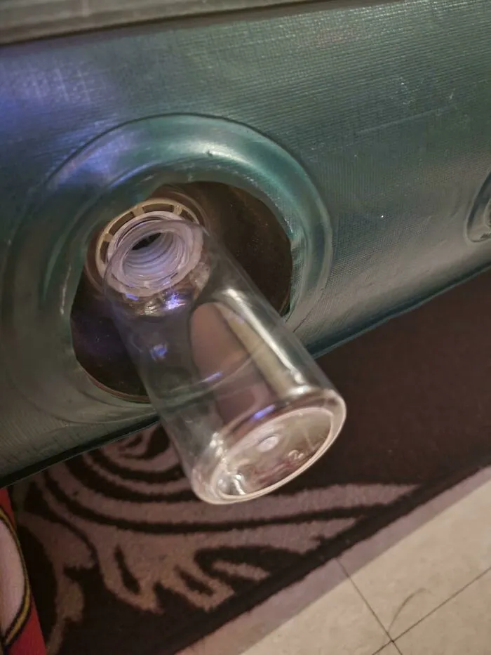Perdimos el tapón de rosca de nuestro colchón de aire. Esta fue la tercera botella que probé
