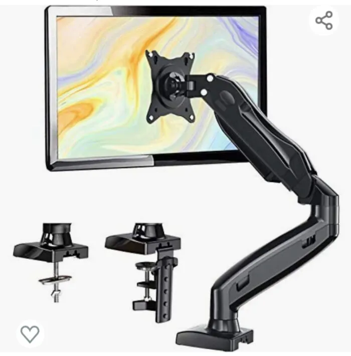 ¿Debo atornillar el soporte a la parte frontal del monitor?