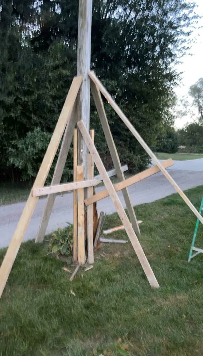 Boss Hit A Pole Today On The Job. This Is How They Fixed It
