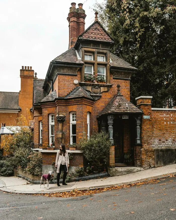 Casa victoriana de ladrillos rojos de los jardines de Gainsborough, Hampstead, Camden, Londres, Reino Unido
