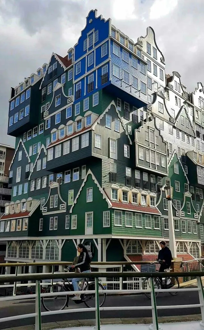 Hotel apilado en Zaandam, Países Bajos 