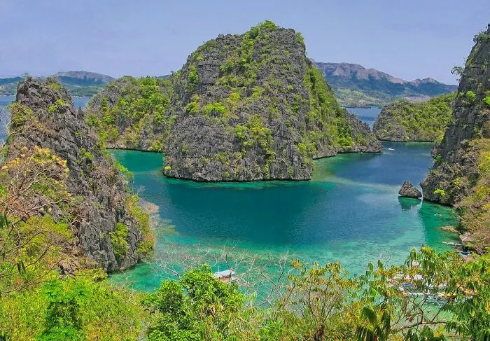 Ocean and mountains with nature in Palawan