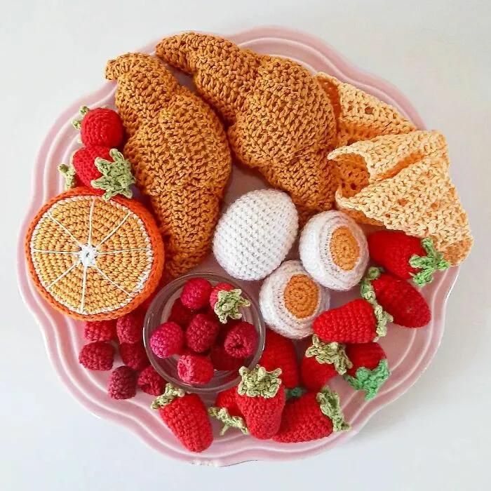 45 Drool-Inducing Crocheted Food Items Made By This Finnish Artist
