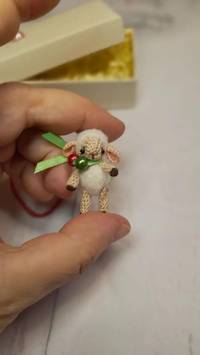 I Crochet Miniature Amigurumi Animals That Can Live In A Walnut Shell (13 Pics)