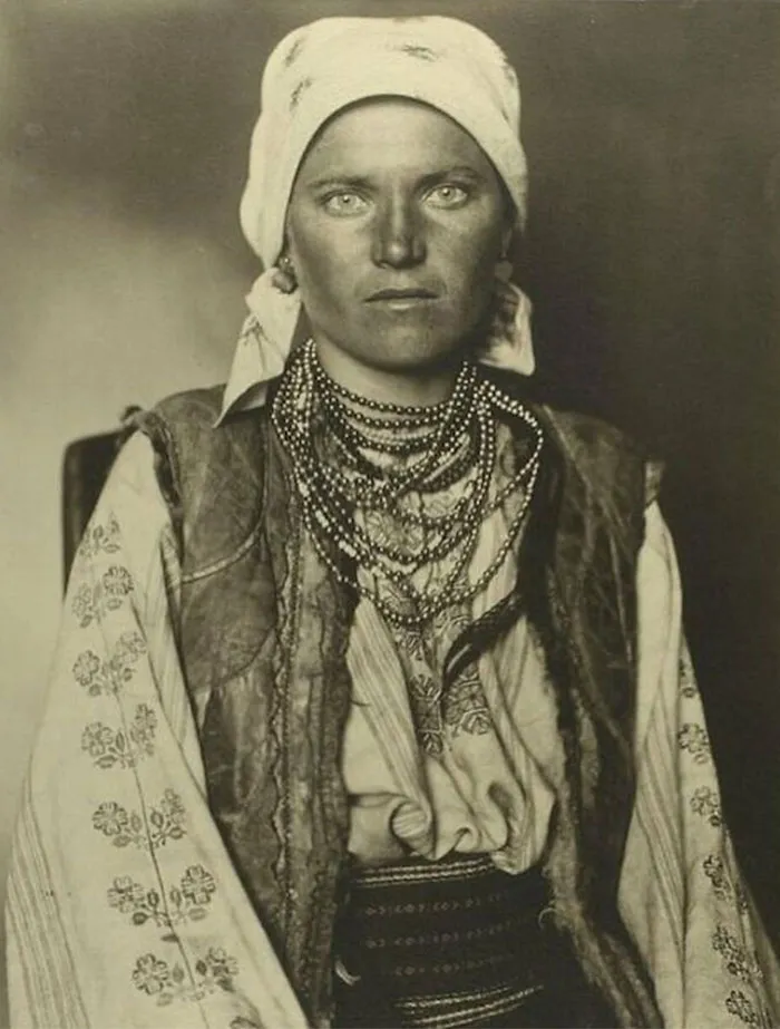 C. 1910. Retratos de inmigrantes en Ellis Island, Nueva York, por Augustus F. Sherman