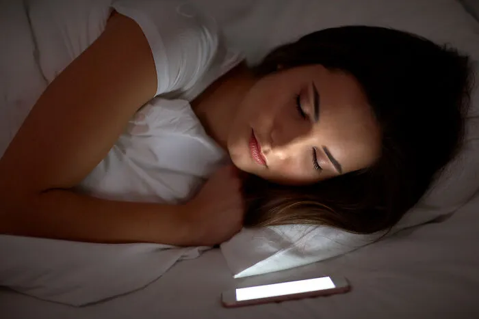 People Share 30 Signs That Scream Someone Is Having A Secret Affair