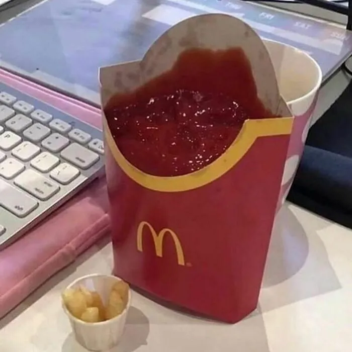 This Instagram Account Shares Pics With Little To No Context, And Here Are 40 Of The Funniest Ones