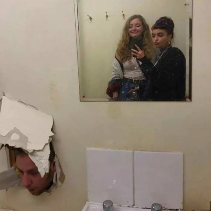 This Instagram Account Shares Pics With Little To No Context, And Here Are 40 Of The Funniest Ones