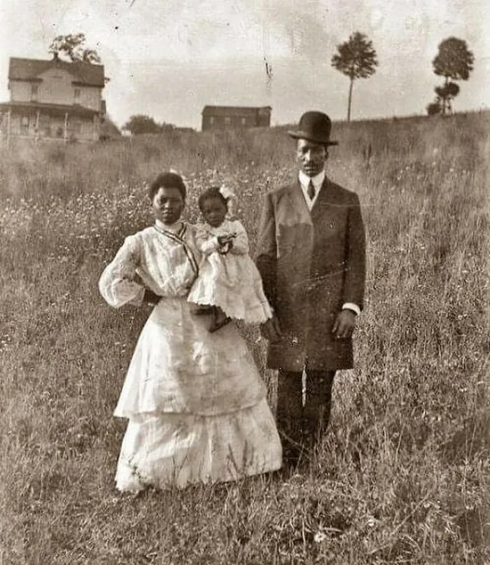 Familia afroamericana desconocida que vivía en la pradera, década de 1880
