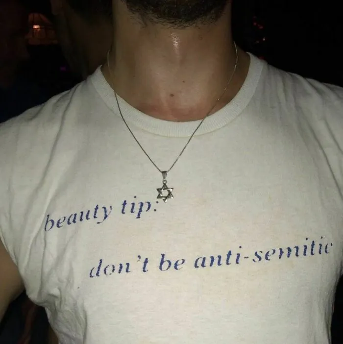 40 Times People Spotted A Shirt That Was So Good They Just Had To Take A Pic, As Shared On The "Good Shirts" Instagram Account (New Pics)