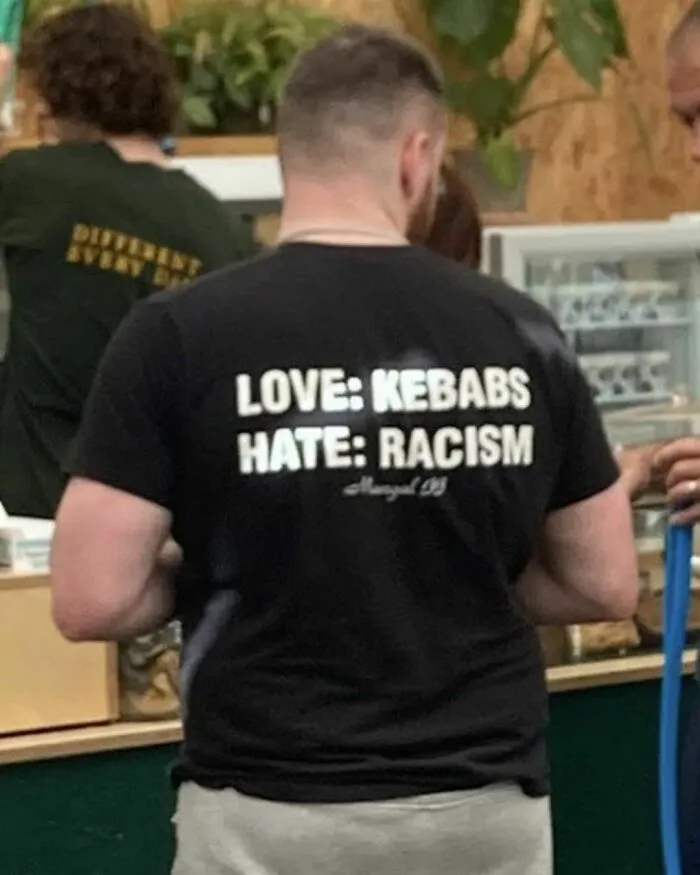 40 Times People Spotted A Shirt That Was So Good They Just Had To Take A Pic, As Shared On The "Good Shirts" Instagram Account (New Pics)