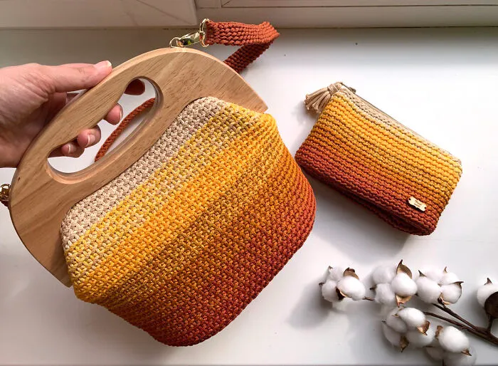 Wooden Clasp Bag With Cosmetic Bag