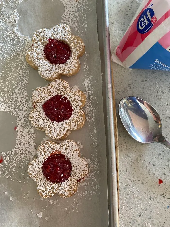 Raspberry Filled Occhi De Bue