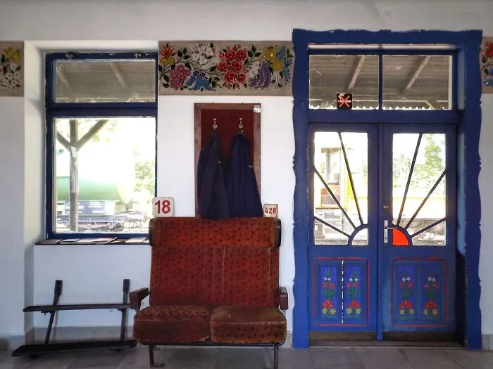 I Took Pictures Of This Abandoned Railway Station Painted With Folk Art Patterns (25 Pics)