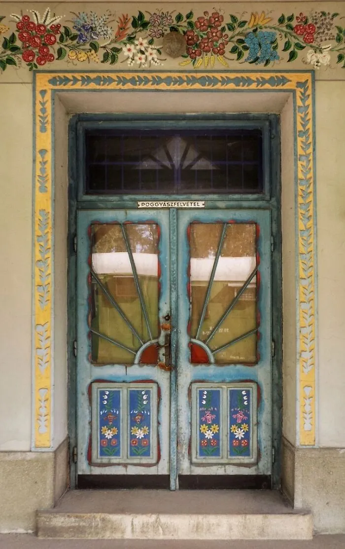 I Took Pictures Of This Abandoned Railway Station Painted With Folk Art Patterns (25 Pics)