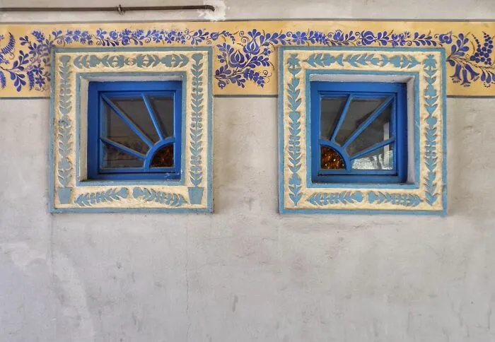 I Took Pictures Of This Abandoned Railway Station Painted With Folk Art Patterns (25 Pics)