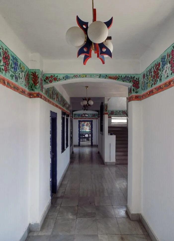 I Took Pictures Of This Abandoned Railway Station Painted With Folk Art Patterns (25 Pics)