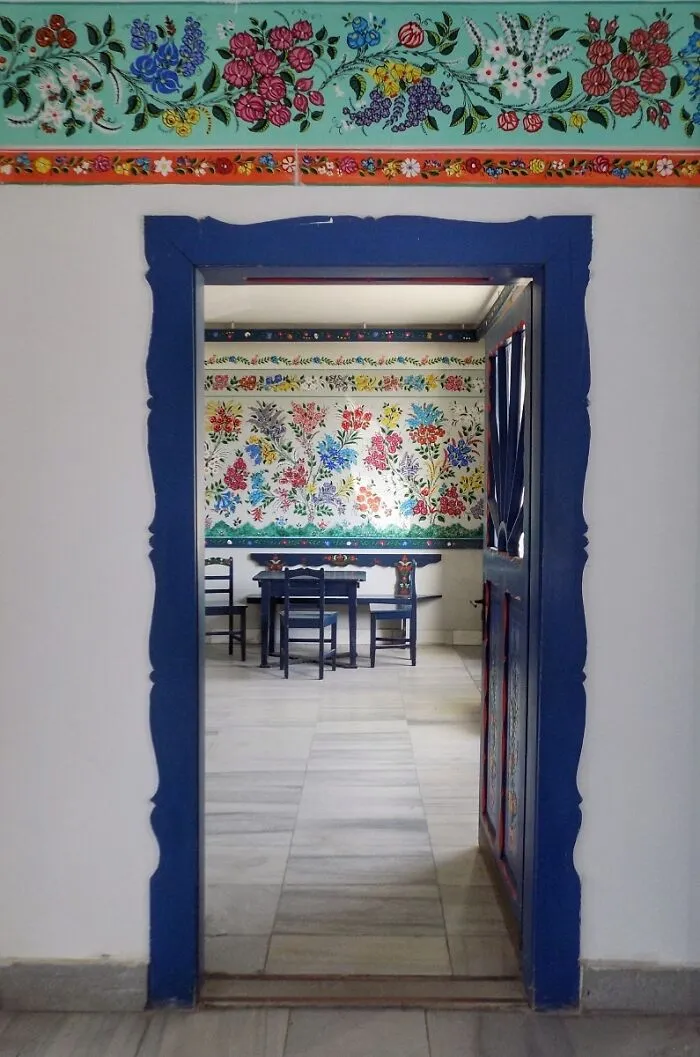 I Took Pictures Of This Abandoned Railway Station Painted With Folk Art Patterns (25 Pics)
