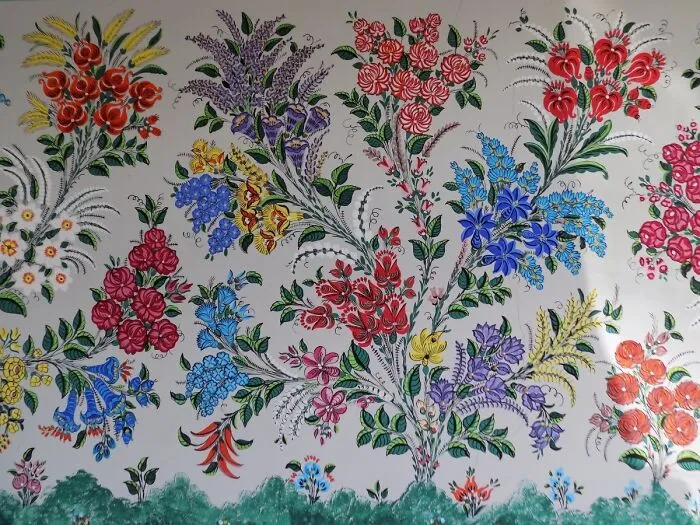 I Took Pictures Of This Abandoned Railway Station Painted With Folk Art Patterns (25 Pics)
