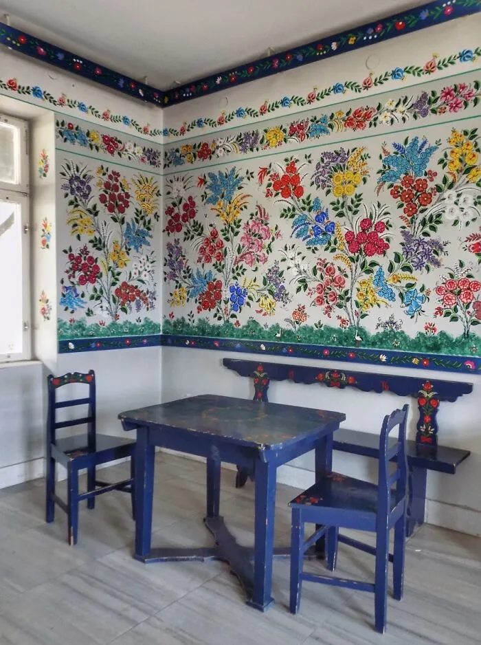 I Took Pictures Of This Abandoned Railway Station Painted With Folk Art Patterns (25 Pics)