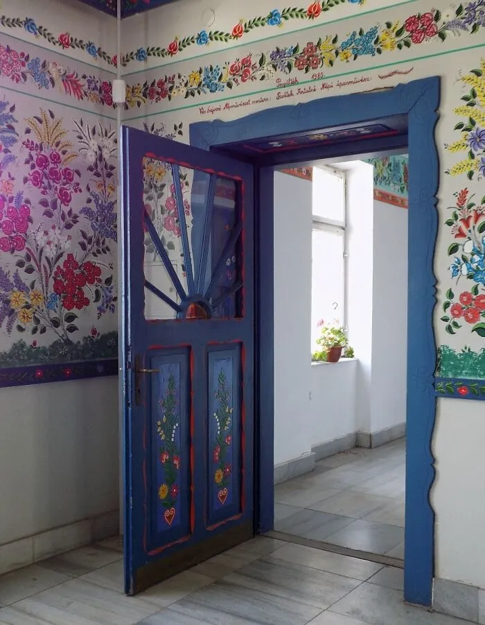 I Took Pictures Of This Abandoned Railway Station Painted With Folk Art Patterns (25 Pics)