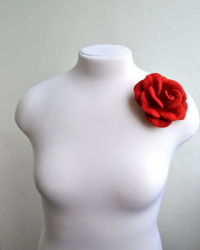 I Create Felted Flower Brooches From Merino Wool (39 Pics)