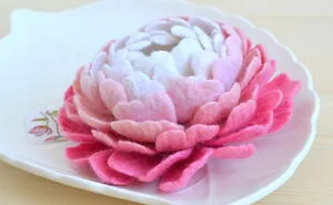 I Create Felted Flower Brooches From Merino Wool (39 Pics)