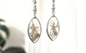 I Make Jewelry With Real Flowers From My Garden (11 Pics)