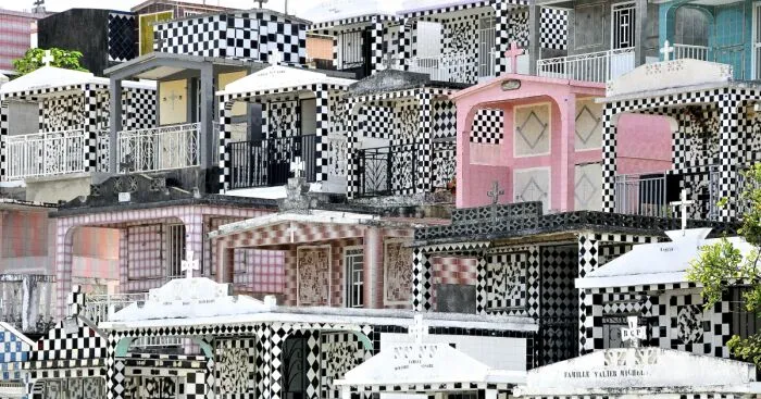I Made A Compilation Of Amazing And Peculiar Cemeteries Of The World (29 Pics)