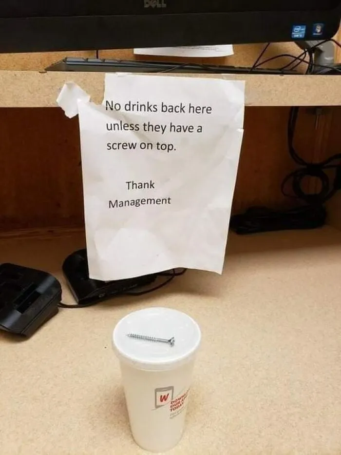 30 Signs That Turned Out To Be So Hilariously Absurd, People Had To Share Them With This Facebook Group (New Pics)