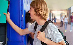 Americans Reveal 28 Things That Are True And False About High School According To Movies