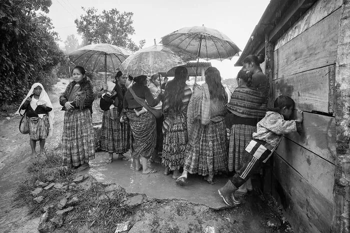 'Los Olvidados, Guatemala': 20 Photographs By Harvey Castro Examining Marginalized Communities Left Behind By Natural Disasters