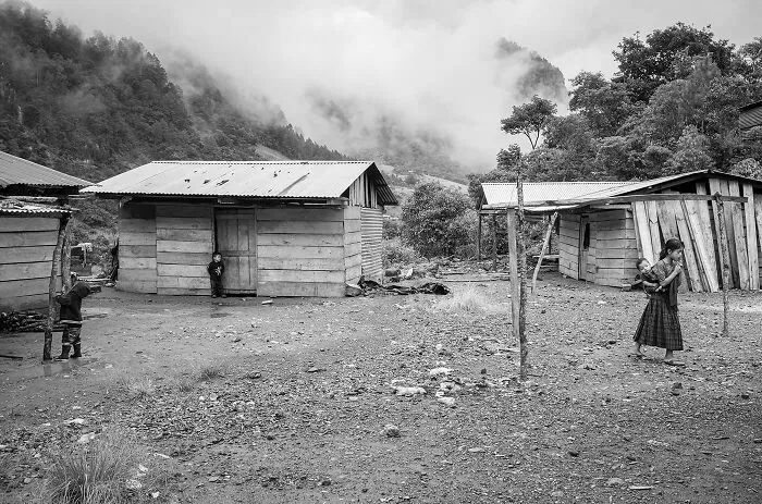 'Los Olvidados, Guatemala': 20 Photographs By Harvey Castro Examining Marginalized Communities Left Behind By Natural Disasters