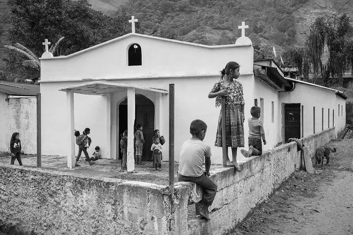 'Los Olvidados, Guatemala': 20 Photographs By Harvey Castro Examining Marginalized Communities Left Behind By Natural Disasters
