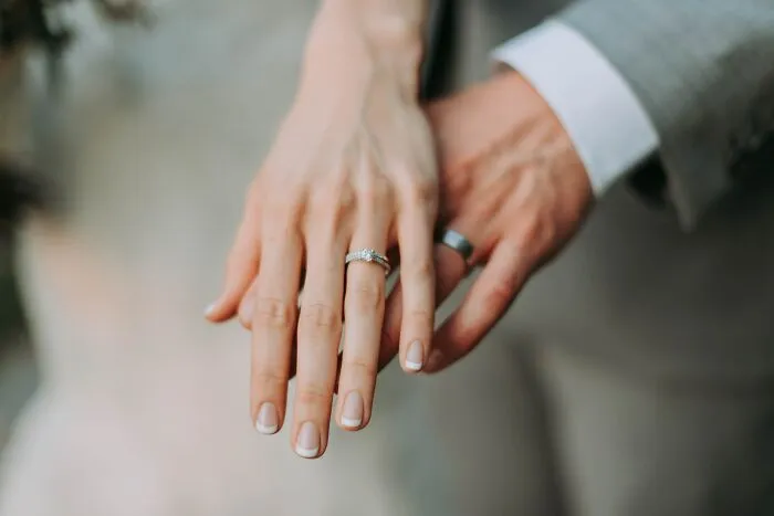 30 People Share The Juiciest Pieces Of Gossip They Know