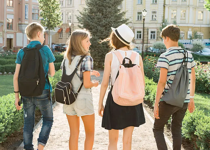28 People Share How Life Turned Out For The 'Pretty Girl' Of Their High School