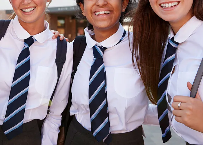 28 People Share How Life Turned Out For The 'Pretty Girl' Of Their High School