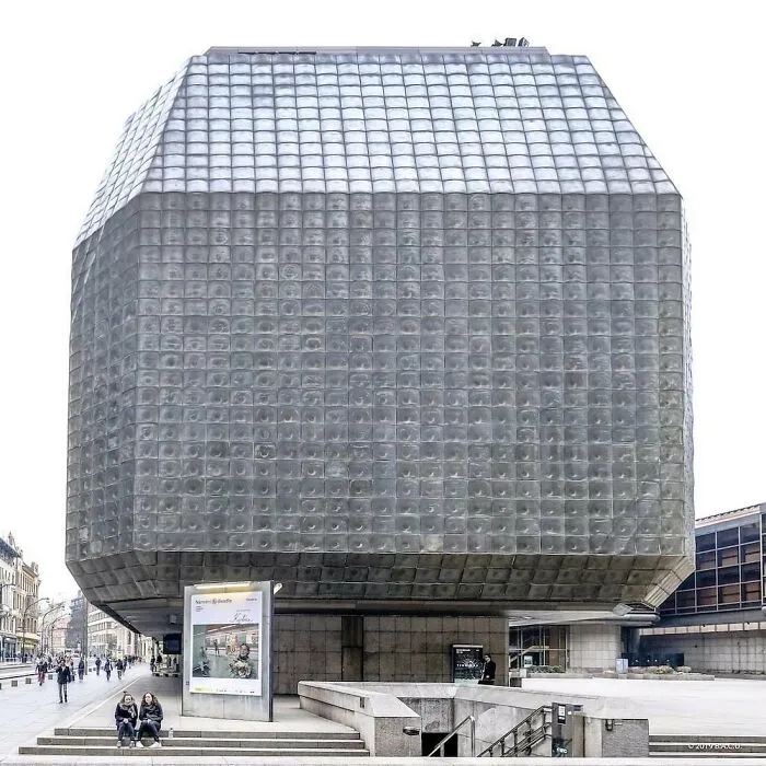 Teatro Nova Scena, Praga, República Checa. Construido entre 1977-1983, arquitecto Karel Prager
