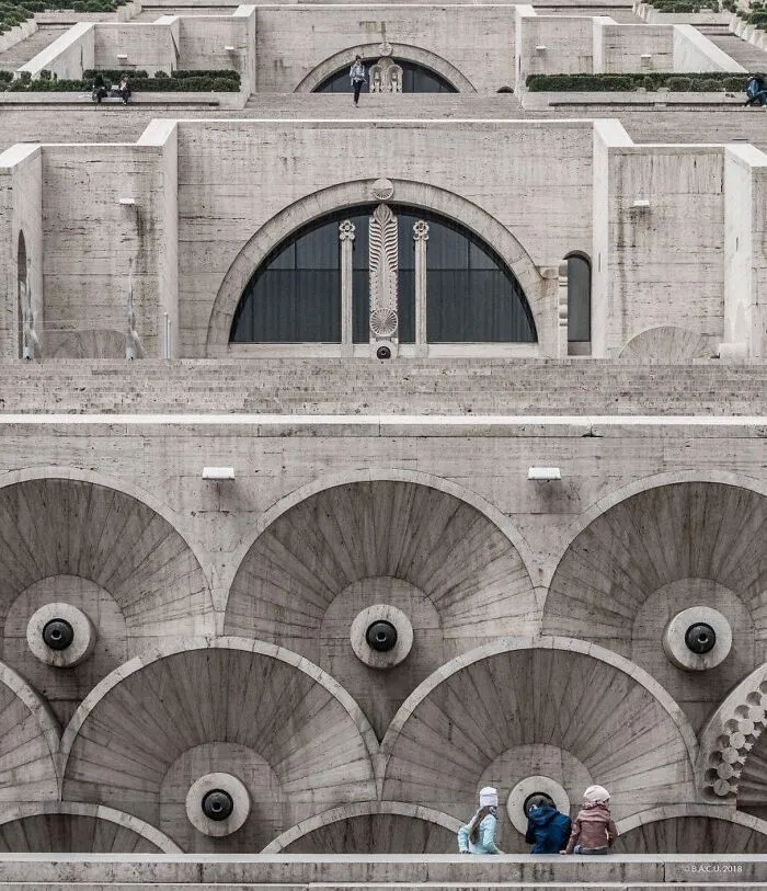 Museo de Arte Cafesjian - Cascada, Ereván, Armenia. Diseño 1975-1980 Construido 1985-2000