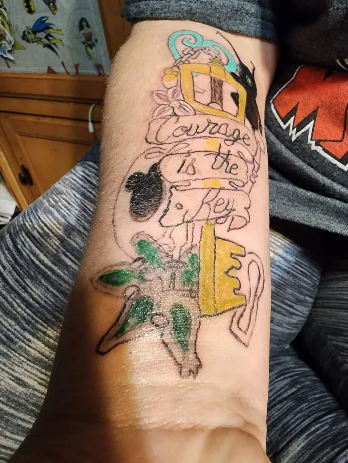 30 Tatuajes tan horribles para recordarnos que algunos errores pueden ser difíciles de borrar