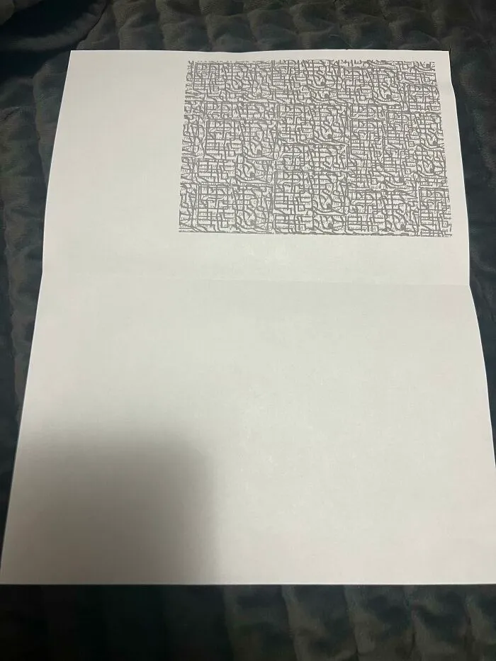 ¿Qué es este dibujo ondulado en el reverso del correo que he recibido?