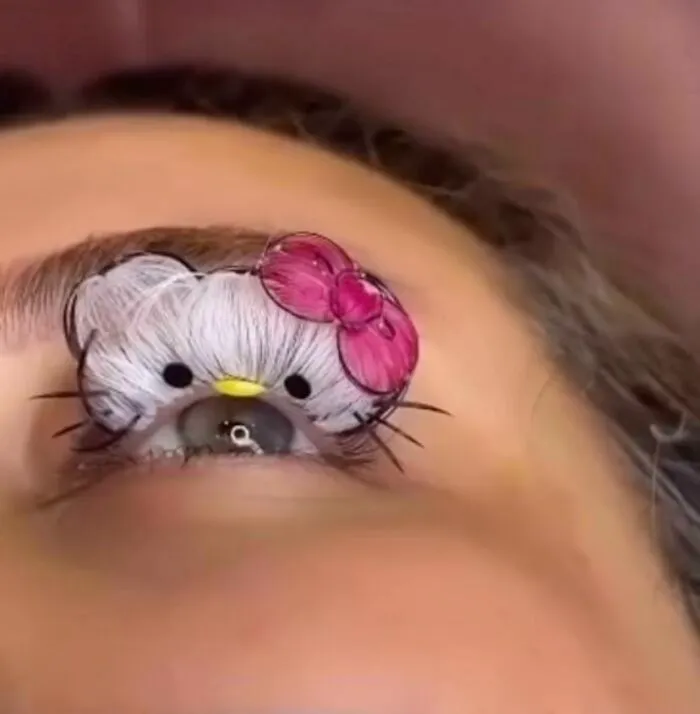 Extensiones de pestañas Hello Kitty