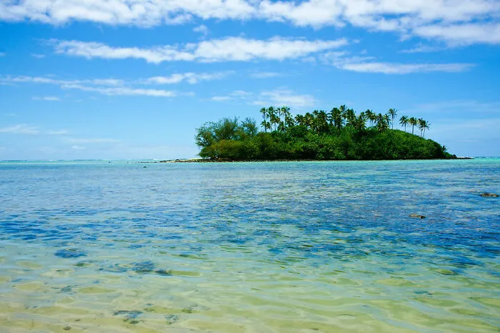 Cook Islands — 17 044 People